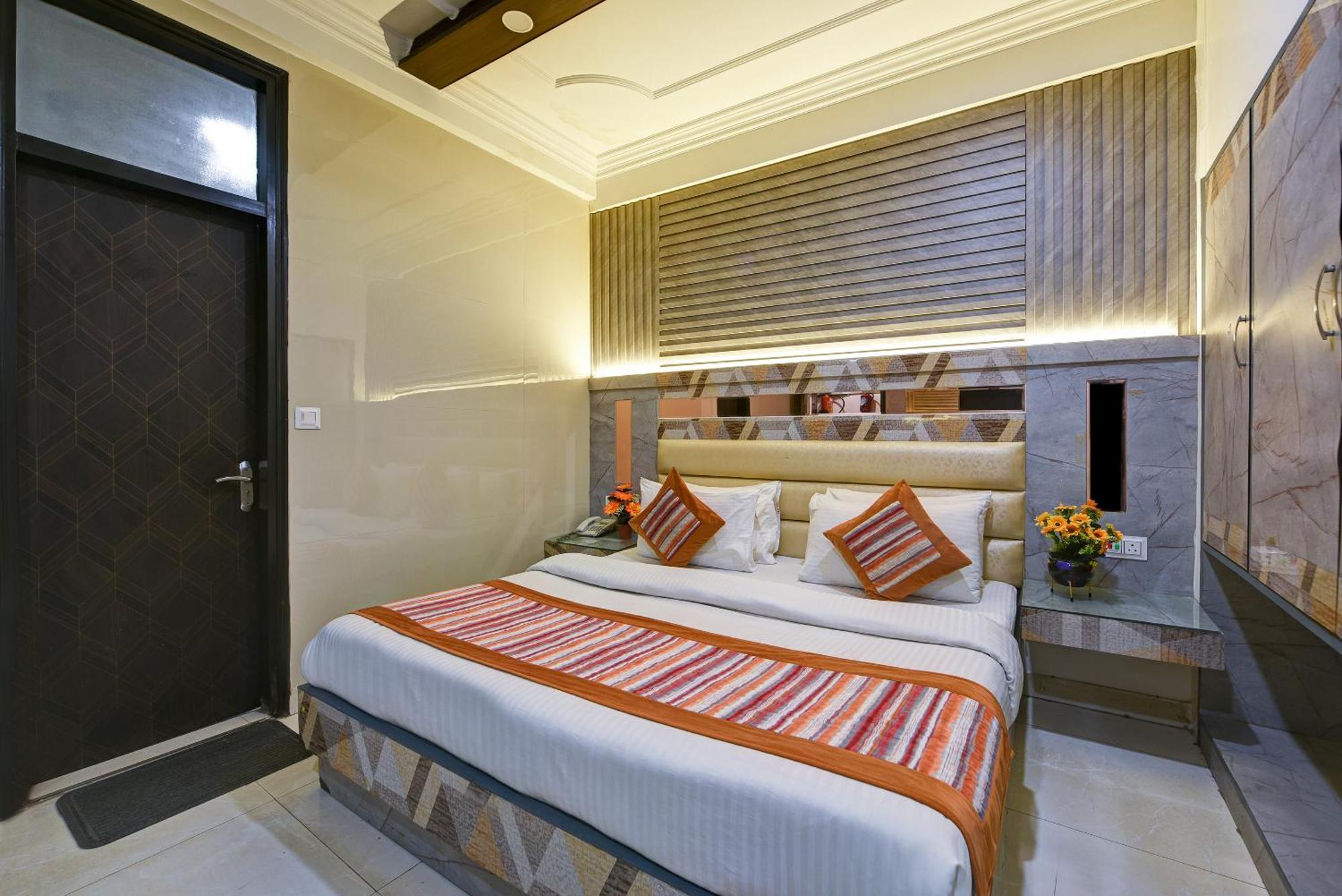Hotel Baba Deluxe Near New Delhi Railway Station And City Center -By Rcg Hotels Exterior photo