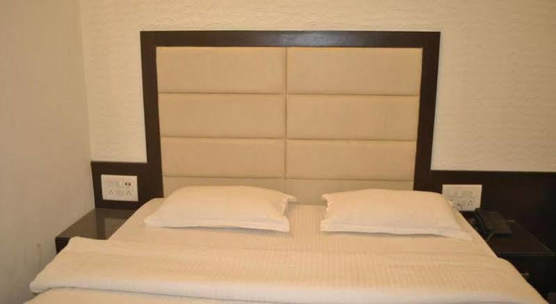Hotel Baba Deluxe Near New Delhi Railway Station And City Center -By Rcg Hotels Exterior photo
